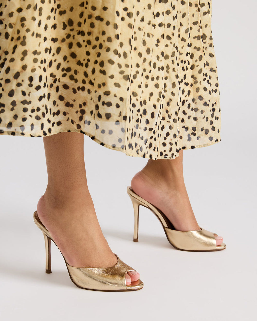 PRIYA Gold Leather Women's Mule | Steve Madden outlet