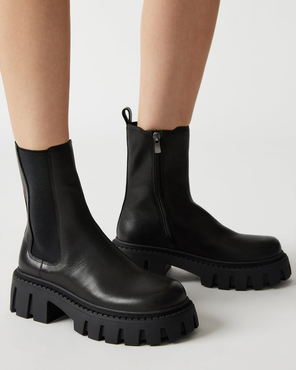 CHARGES Black Leather Platform Bootie | Women's Booties | Steve Madden Sale