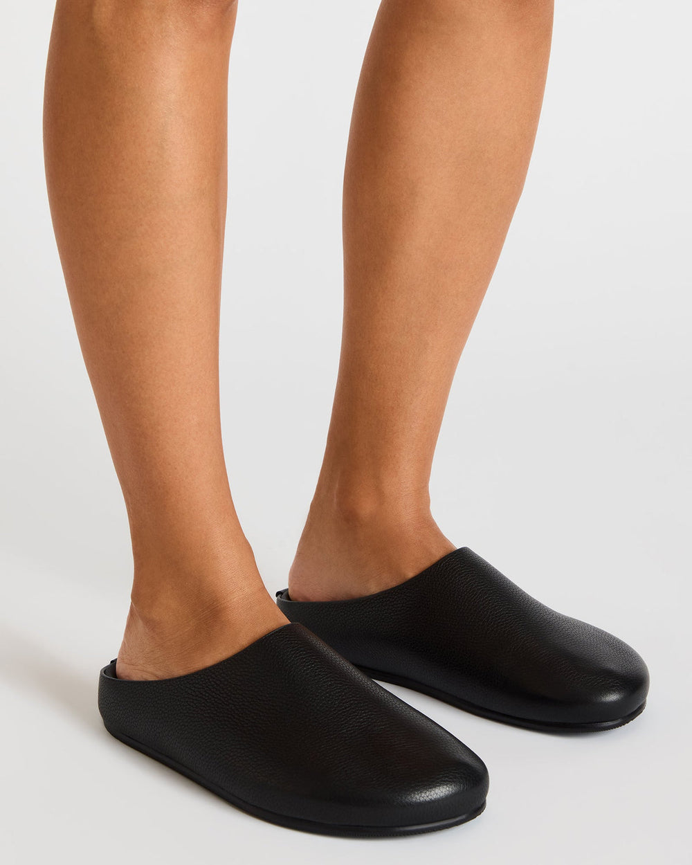 FERN Black Leather Mule Slip-On Round-Toe Women's Flat | Steve Madden US