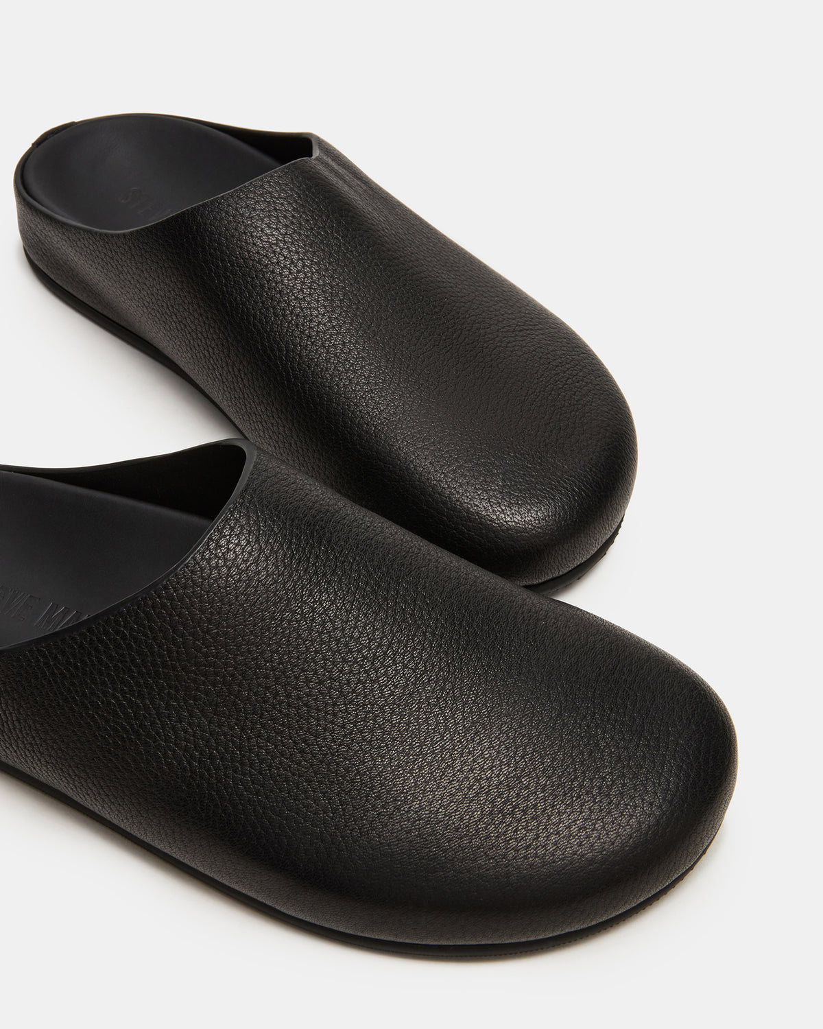 FERN Black Leather Mule Slip-On Round-Toe Women's Flat | Steve Madden US
