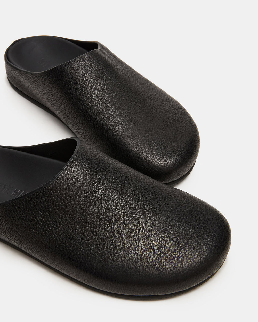 FERN Black Leather Mule Slip-On Round-Toe Women's Flat | Steve Madden US