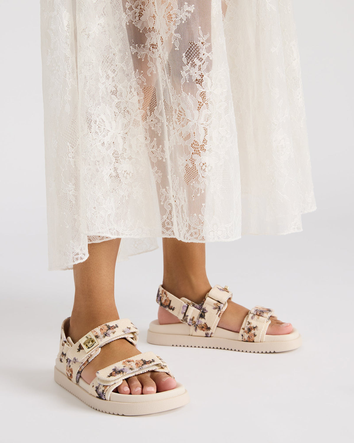 MONA Floral Flatform Women's Sandal | Steve Madden outlet