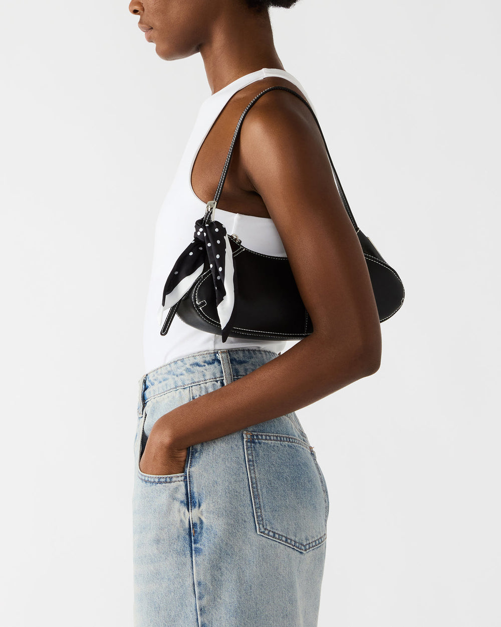 ROXEY Bag Black Crescent-Shaped Top-Zipper Shoulder Strap Handbag | Steve Madden outlet