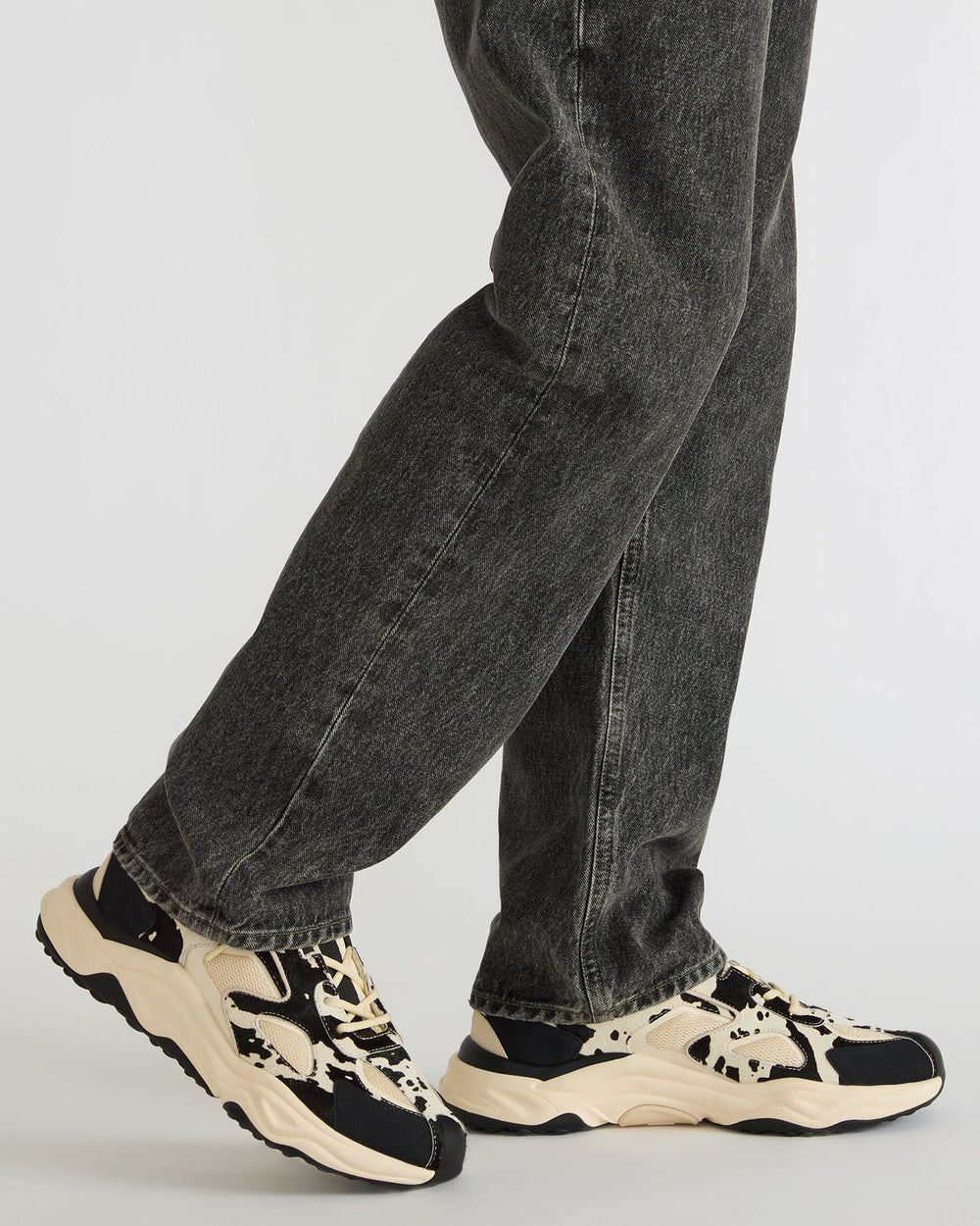 SALVADOR Black/White Low-Top Lace-Up Men's Sneaker | Steve Madden for Sale