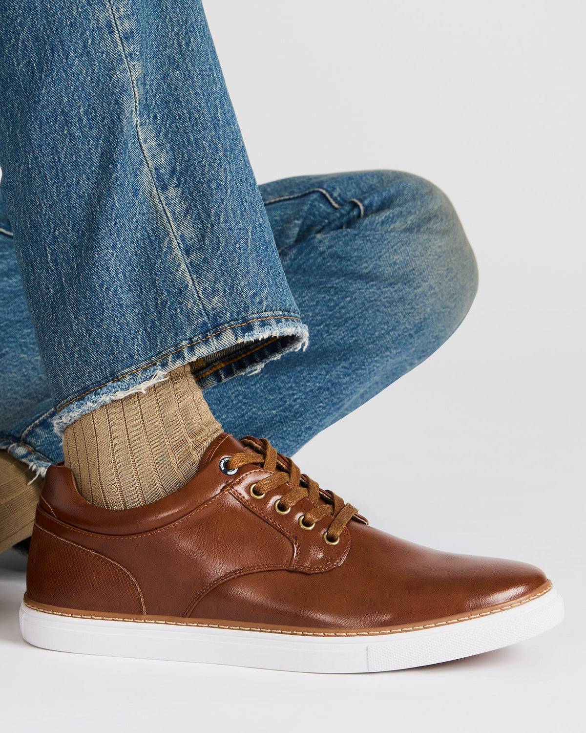 GUSS Tan Low-Top Men's Casual Shoe | Steve Madden for Sale
