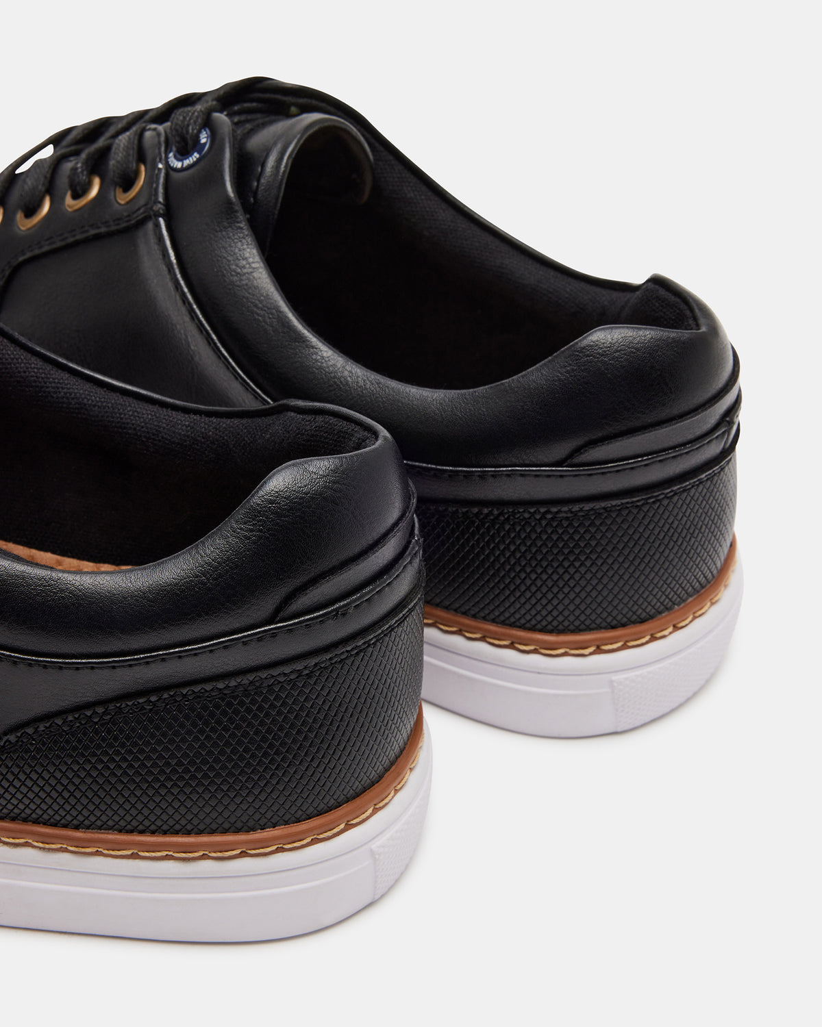 GUSS Black Low-Top Men's Casual Shoe | Steve Madden on Sale