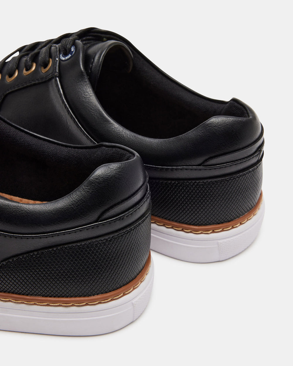 GUSS Black Low-Top Men's Casual Shoe | Steve Madden on Sale