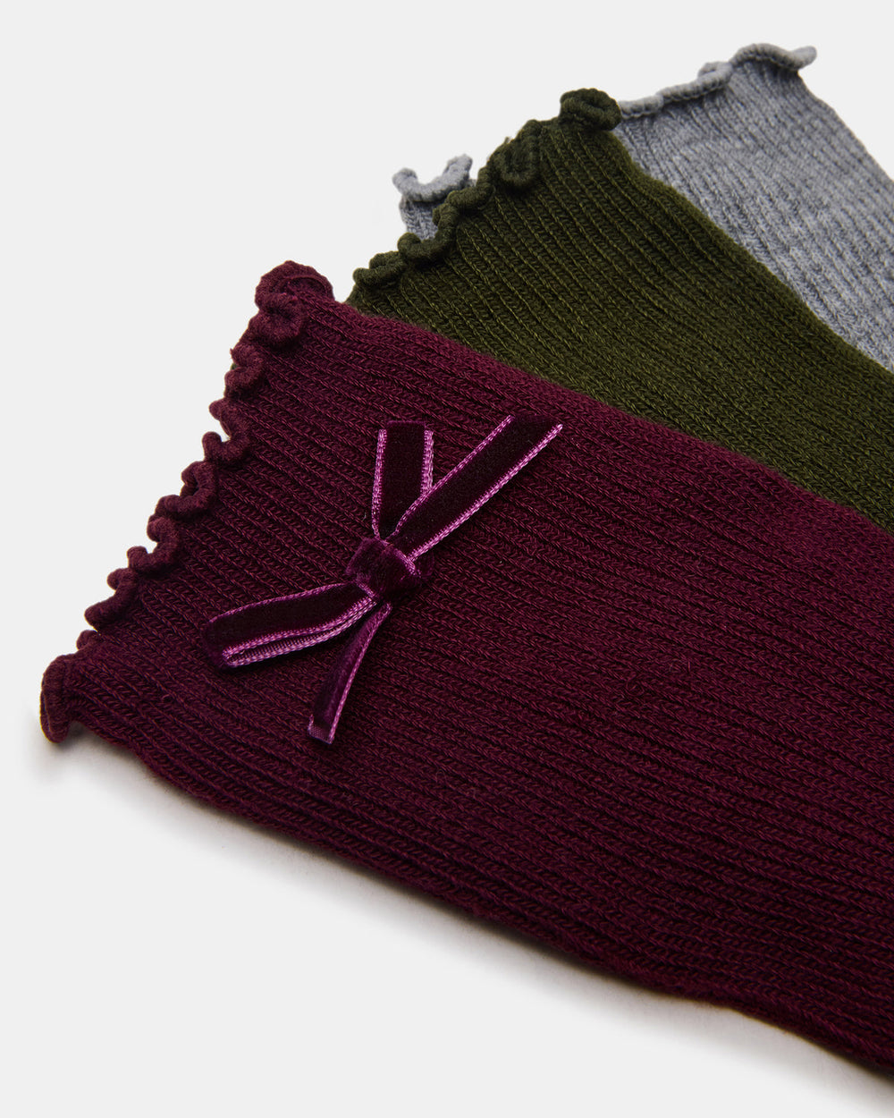 3 PACK FOLLY VELVET BOW RIB CREW SOCKS CHERRY Women's Lettuce Edge Delicate Bow Socks | Steve Madden outlet