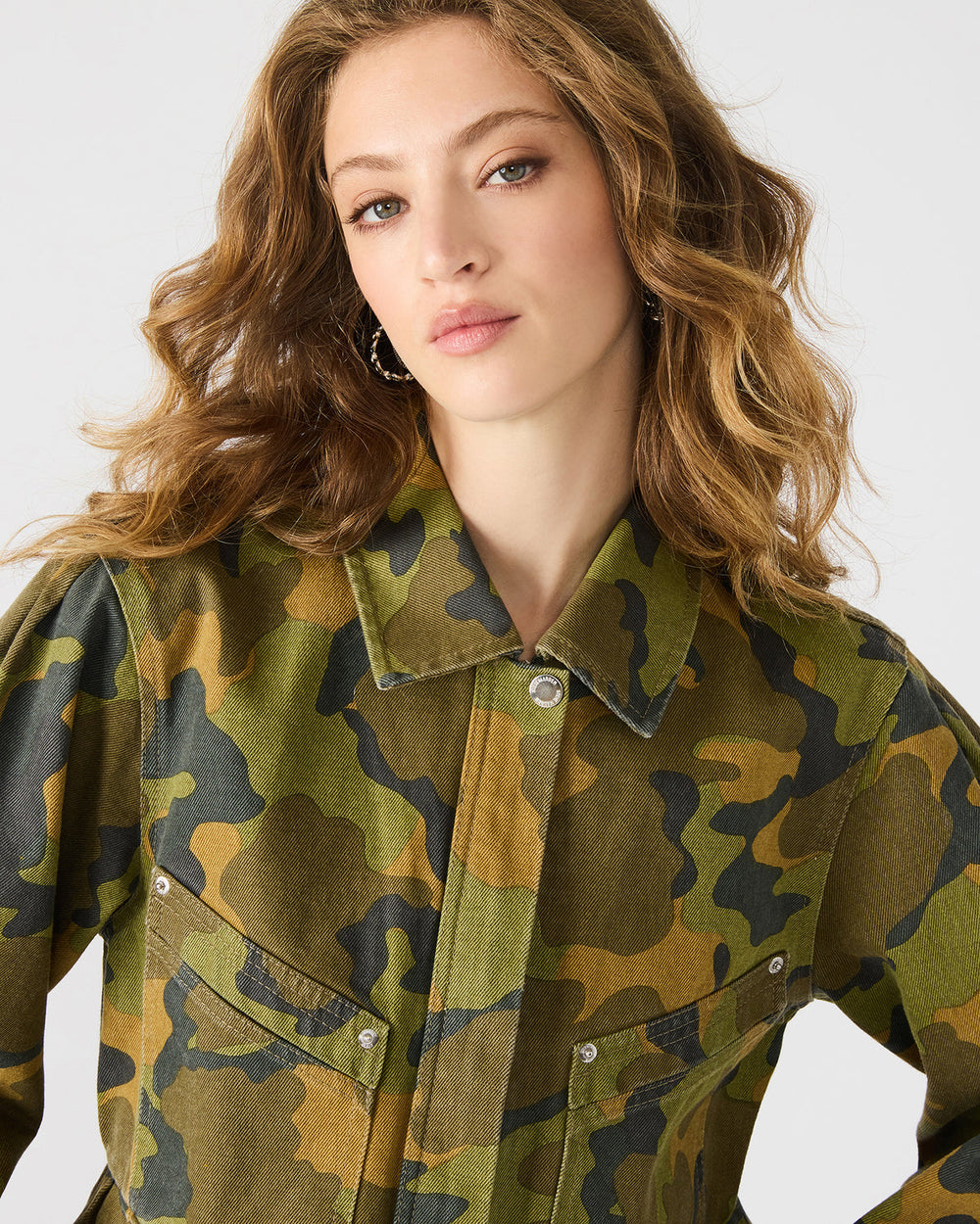 SLOAN Camouflage Long-Sleeved Zip-Up Women's Jacket | Steve Madden US