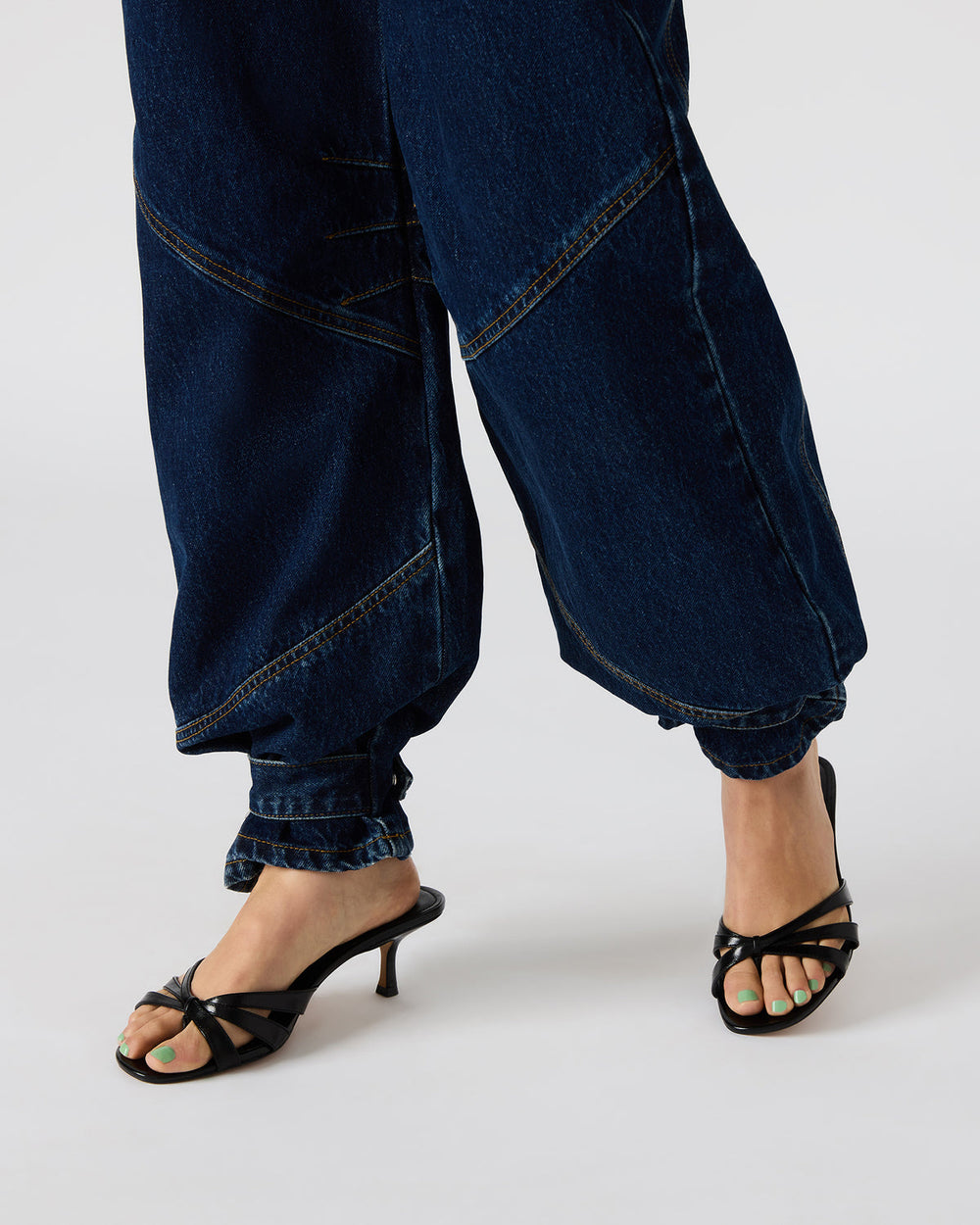 TRE Dark Denim Barrel Women's Jean | Steve Madden online