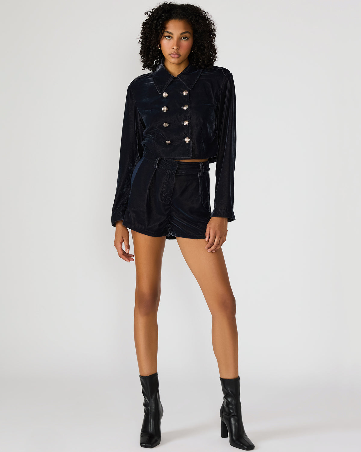 MINNETTA Indigo Haze Velvet Women's Shorts | Steve Madden US