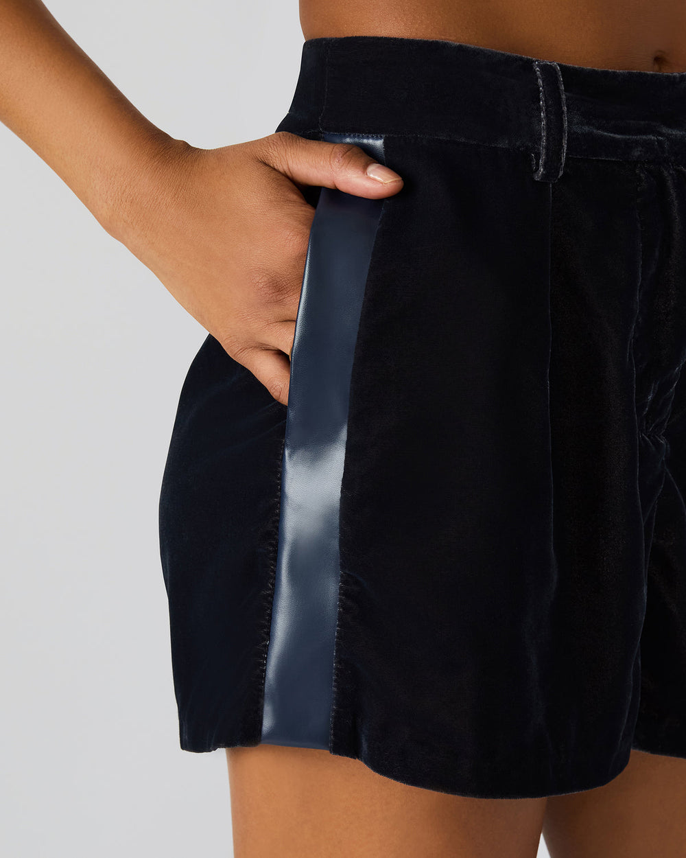 MINNETTA Indigo Haze Velvet Women's Shorts | Steve Madden US