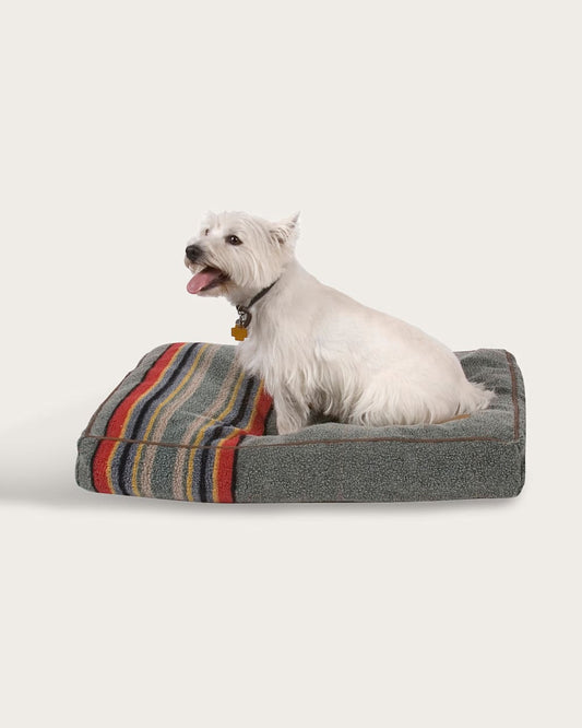 Pendleton Yakima Camp Pet Napper Bed for Camp Comfort