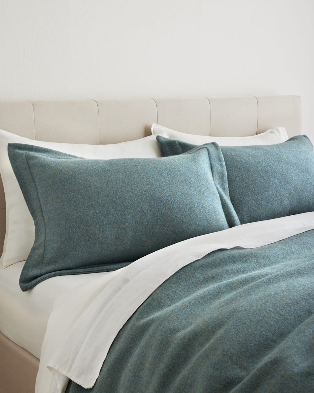 Pendleton Machine-washable Eco-Wise Wool Solid Blanket